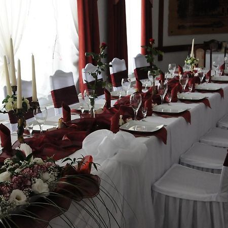 Hotel Restauracja Kaukaska Jadwiga Choroszy Wolsztyn Exteriör bild