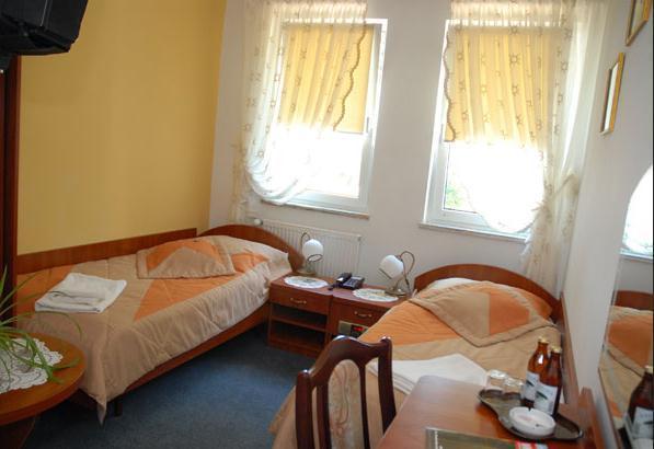 Hotel Restauracja Kaukaska Jadwiga Choroszy Wolsztyn Rum bild
