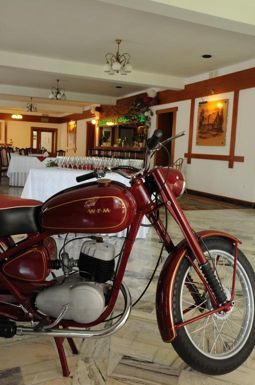 Hotel Restauracja Kaukaska Jadwiga Choroszy Wolsztyn Exteriör bild