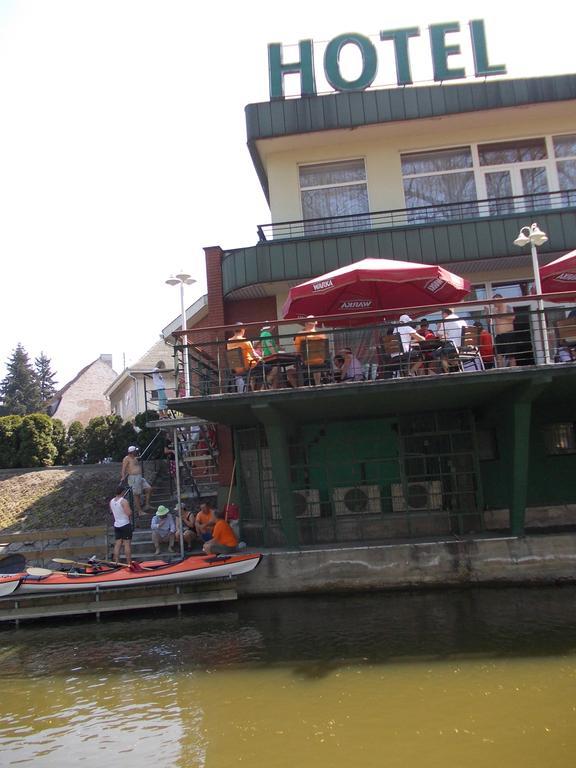 Hotel Restauracja Kaukaska Jadwiga Choroszy Wolsztyn Exteriör bild