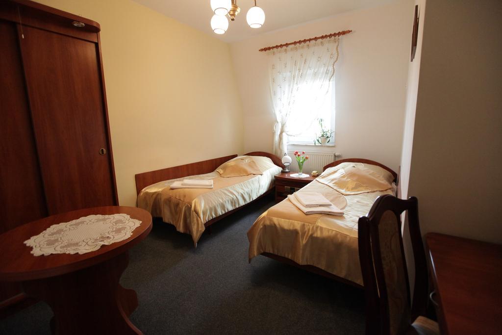 Hotel Restauracja Kaukaska Jadwiga Choroszy Wolsztyn Rum bild