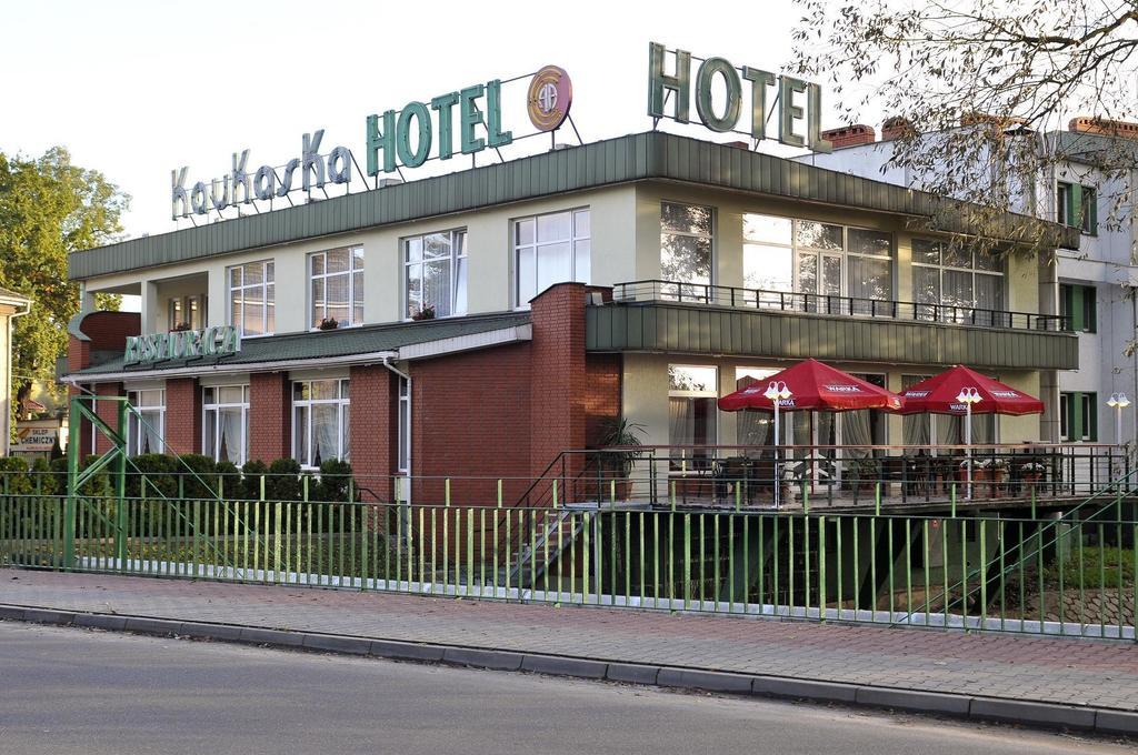 Hotel Restauracja Kaukaska Jadwiga Choroszy Wolsztyn Exteriör bild